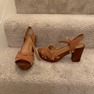 NWOT QUPID Brown Wooden Wedges
